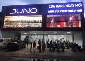 Bảng hiệu aluminium cửa hàng juno
