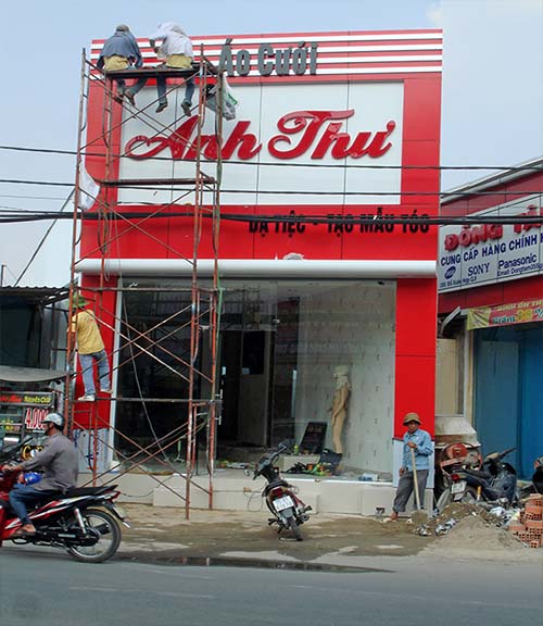 thi-cong-bang-hieu-alu-1